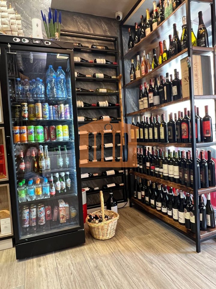 AMBIENT BIZNESI+AKTIVITET NE PLAZH, PER SHITJE!