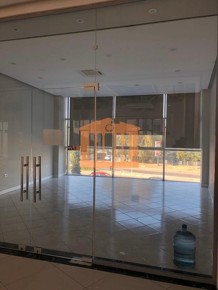 BUSINESS AREA AT ROTONDO COMPLEX, BEACH - FOR RENT!