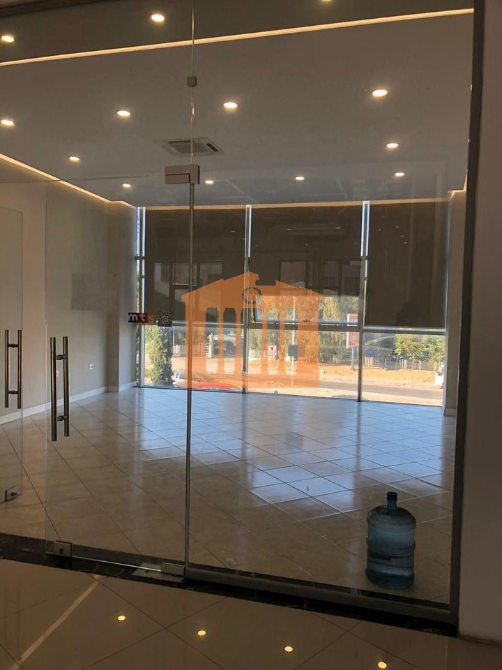 BUSINESS AREA AT ROTONDO COMPLEX, BEACH - FOR RENT!