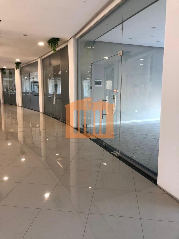 BUSINESS AREA AT ROTONDO COMPLEX, BEACH - FOR RENT!