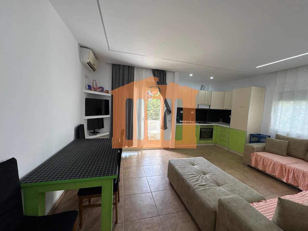 APARTAMENT 1+1 NE SHKEMB TE KAVAJES, PER QIRA!