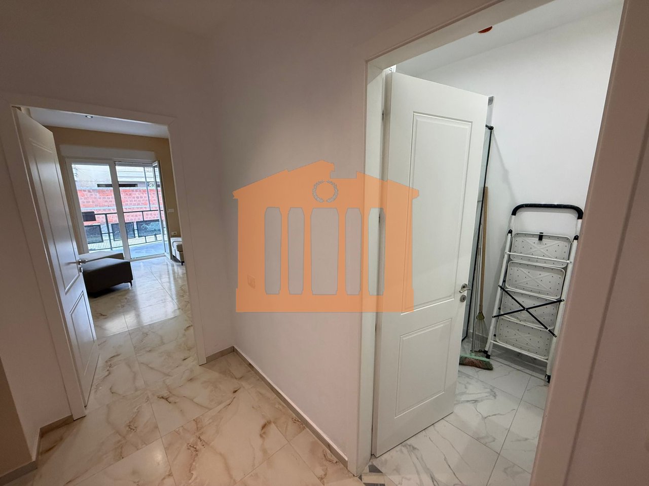 2 APARTMENTS 1+1 IN MAL TE ROBIT, FOR SALE!