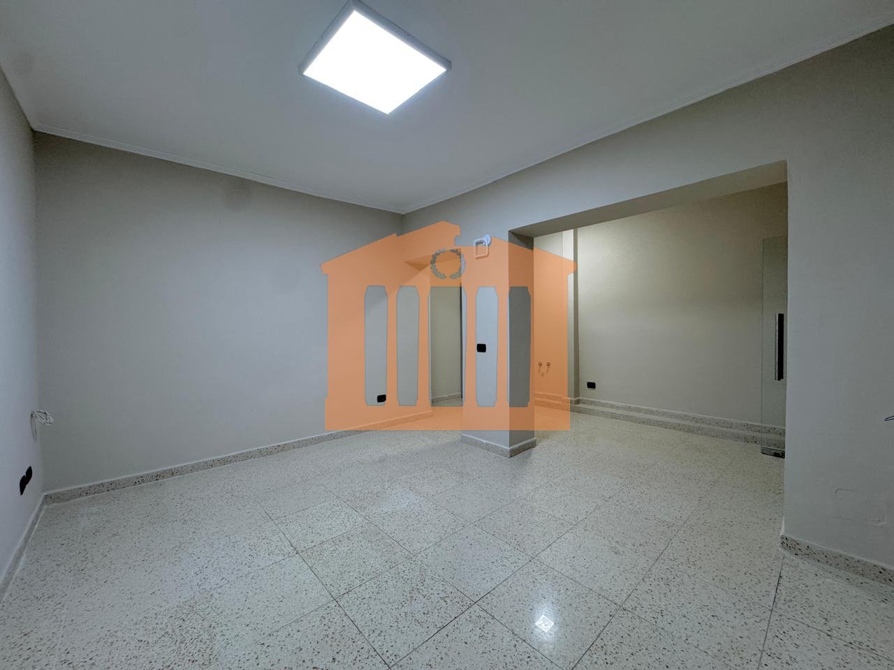 LOCALE COMMERCIALE NEL CENTRO DI DURAZZO, IN VENDITA!