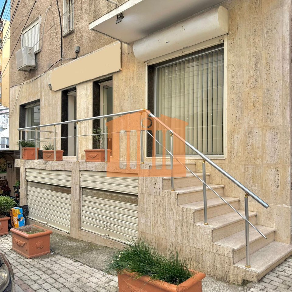 LOCALE COMMERCIALE NEL CENTRO DI DURAZZO, IN VENDITA!