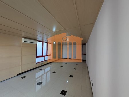 AMBIENT BIZNESI NE QENDER DURRES PER QIRA !