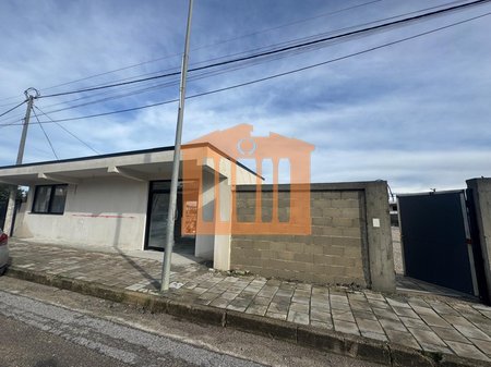 TOKE TRUALL+NEGOZIO NELL'OSPEDALE DI DURRËS, IN VENDITA!