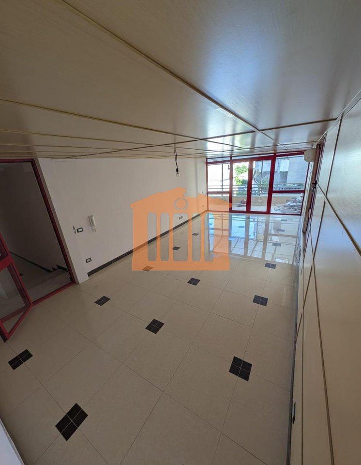 AMBIENT BIZNESI NE QENDER DURRES PER QIRA !