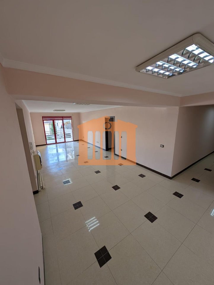 AMBIENT BIZNESI NE QENDER DURRES PER QIRA !