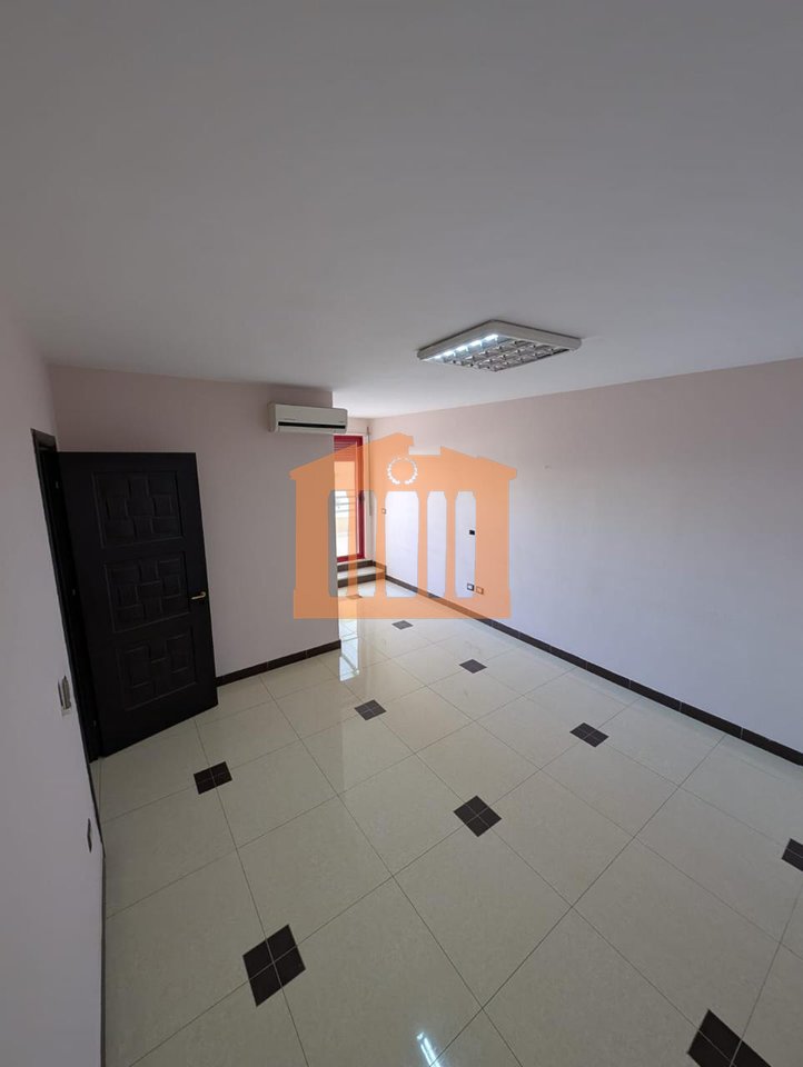 AMBIENT BIZNESI NE QENDER DURRES PER QIRA !