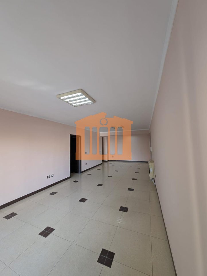 AMBIENT BIZNESI NE QENDER DURRES PER QIRA !