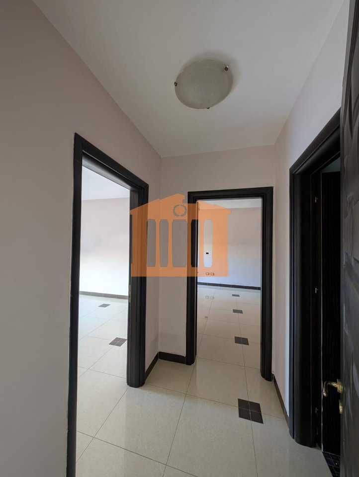 AMBIENT BIZNESI NE QENDER DURRES PER QIRA !