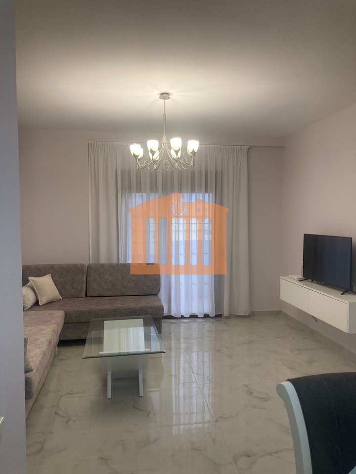 APARTAMENT PRANE TREGUT TE VOGEL DURRES ME QIRA !