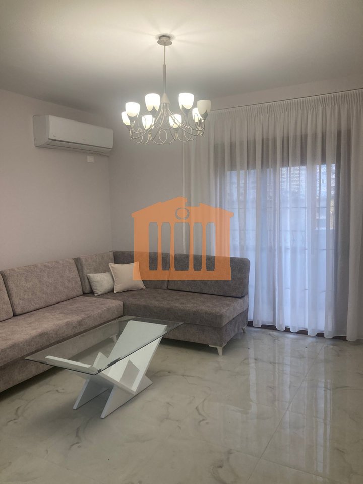 APARTAMENT PRANE TREGUT TE VOGEL DURRES ME QIRA !