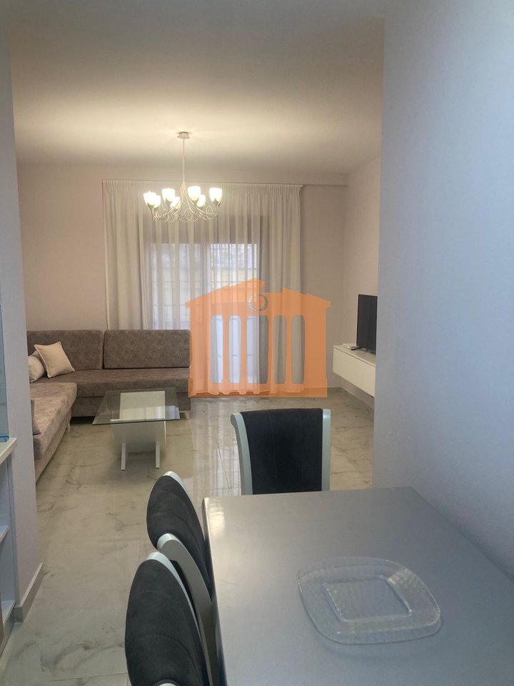 APARTAMENT PRANE TREGUT TE VOGEL DURRES ME QIRA !