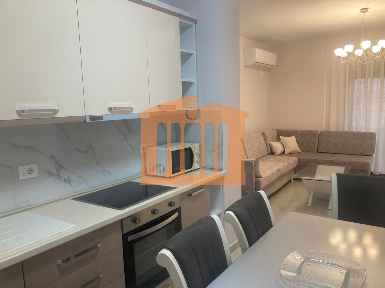 APARTAMENT PRANE TREGUT TE VOGEL DURRES ME QIRA !