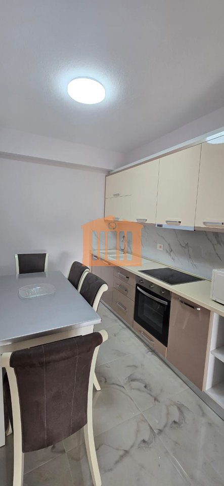 APARTAMENT PRANE TREGUT TE VOGEL DURRES ME QIRA !