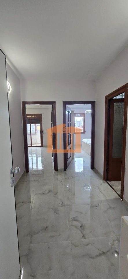 APARTAMENT PRANE TREGUT TE VOGEL DURRES ME QIRA !