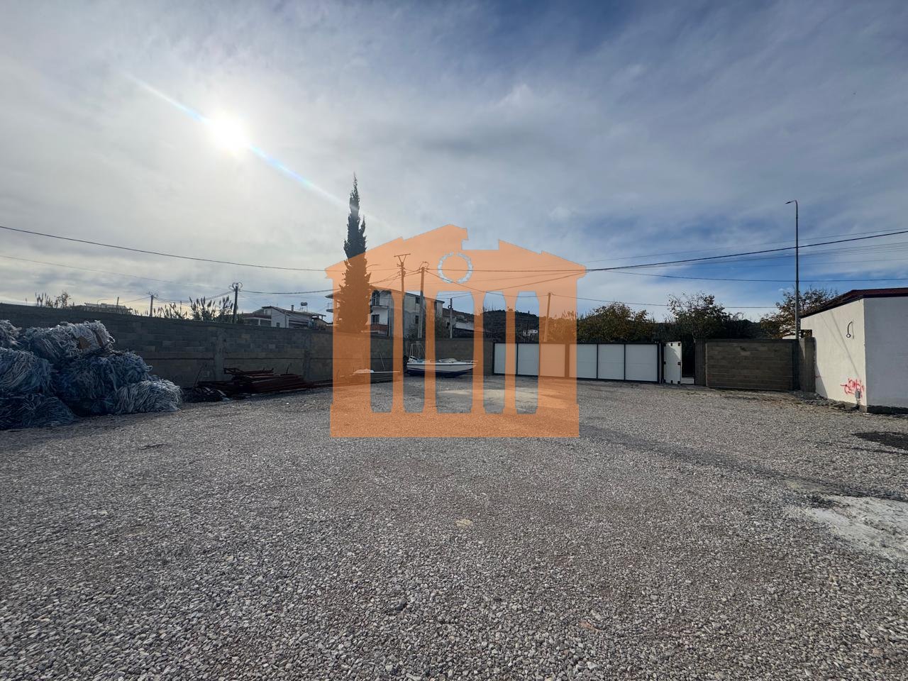 TOKE TRUALL+NEGOZIO NELL'OSPEDALE DI DURRËS, IN VENDITA!