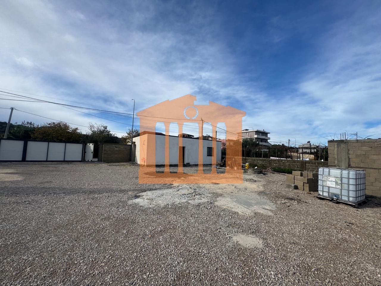 TOKE TRUALL+NEGOZIO NELL'OSPEDALE DI DURRËS, IN VENDITA!