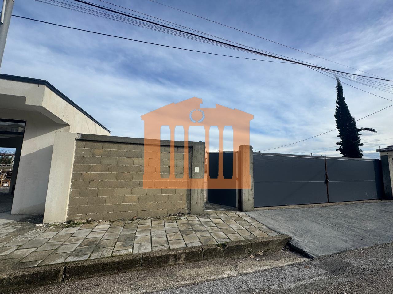 TOKE TRUALL+NEGOZIO NELL'OSPEDALE DI DURRËS, IN VENDITA!