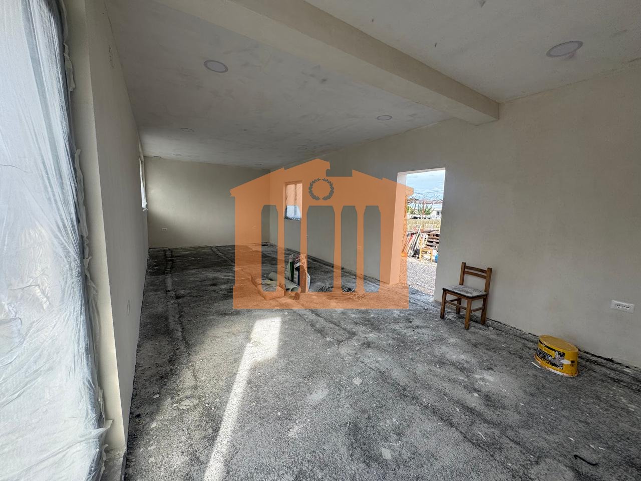 TOKE TRUALL+NEGOZIO NELL'OSPEDALE DI DURRËS, IN VENDITA!