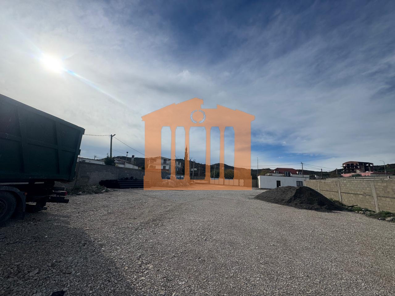 TOKE TRUALL+NEGOZIO NELL'OSPEDALE DI DURRËS, IN VENDITA!