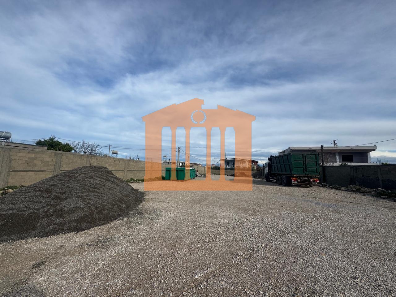 TOKE TRUALL+NEGOZIO NELL'OSPEDALE DI DURRËS, IN VENDITA!