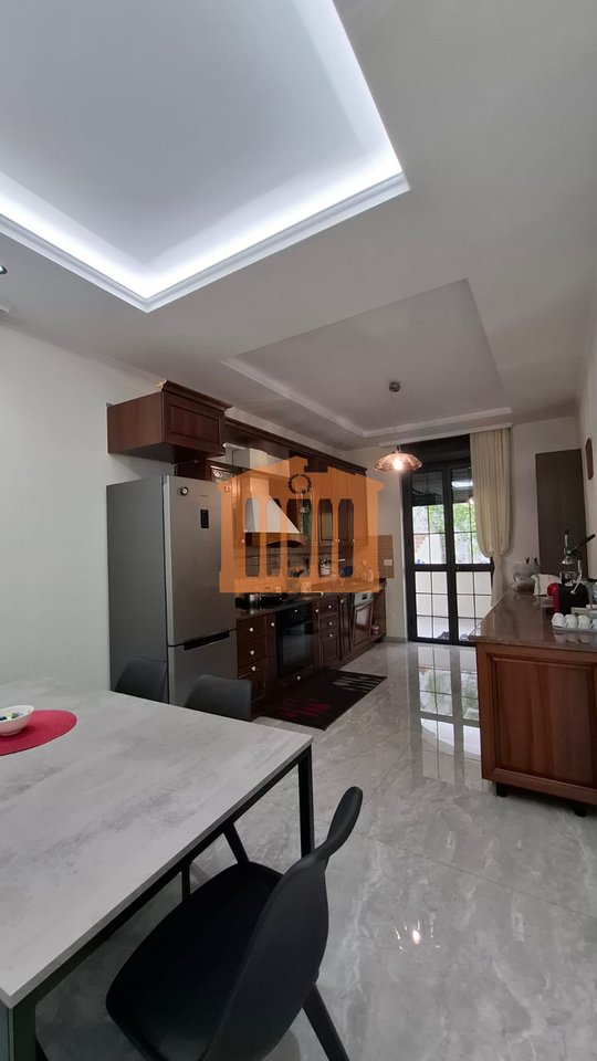 SUPER APARTAMENT TEK "VILA PASCUCCI", PER QIRA!