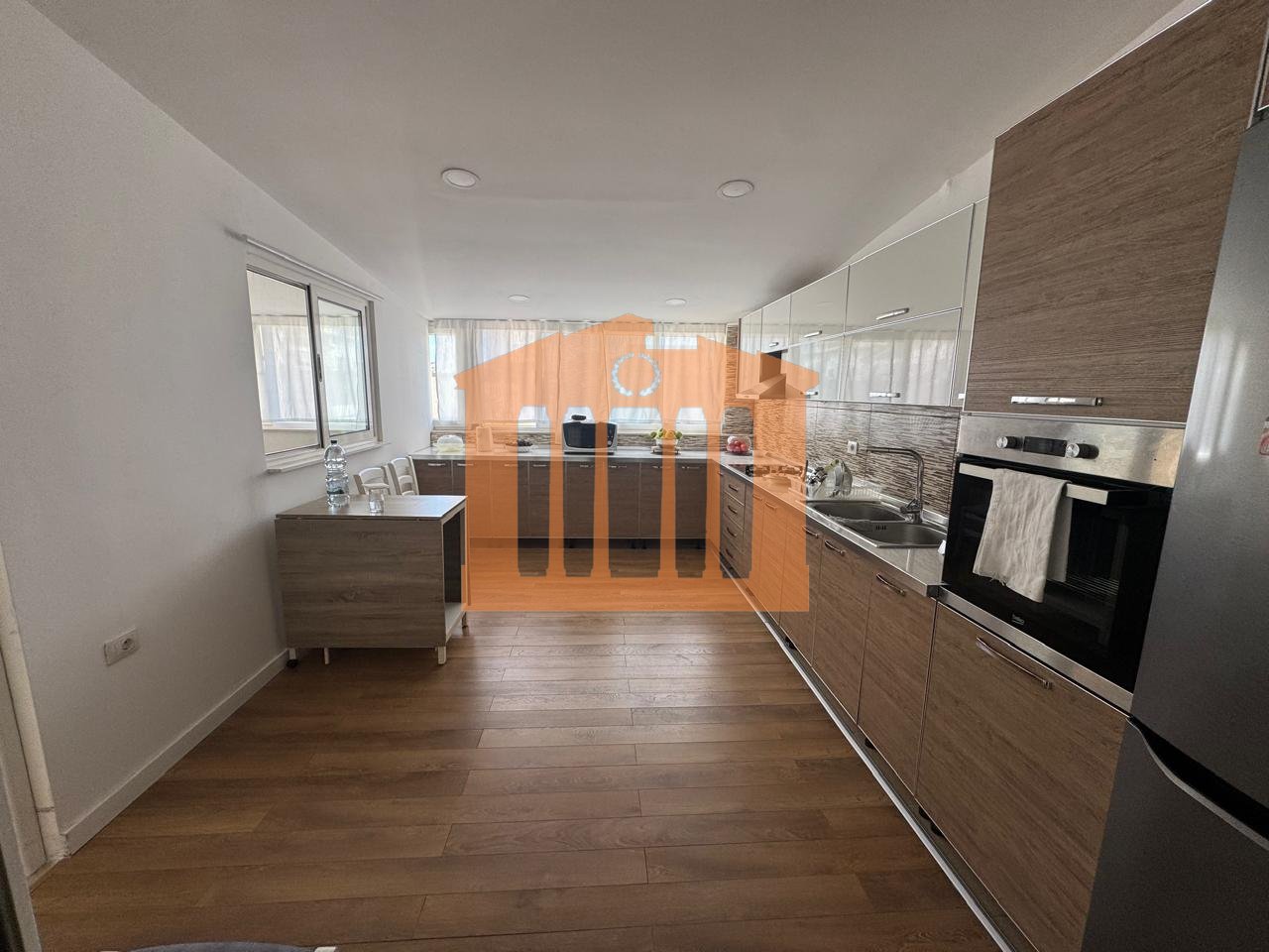 APPARTAMENTO 2+1+2 CON CUCINA SEPARATA + TERRAZZA ALL'EX URT, DURAZZO IN VENDITA!