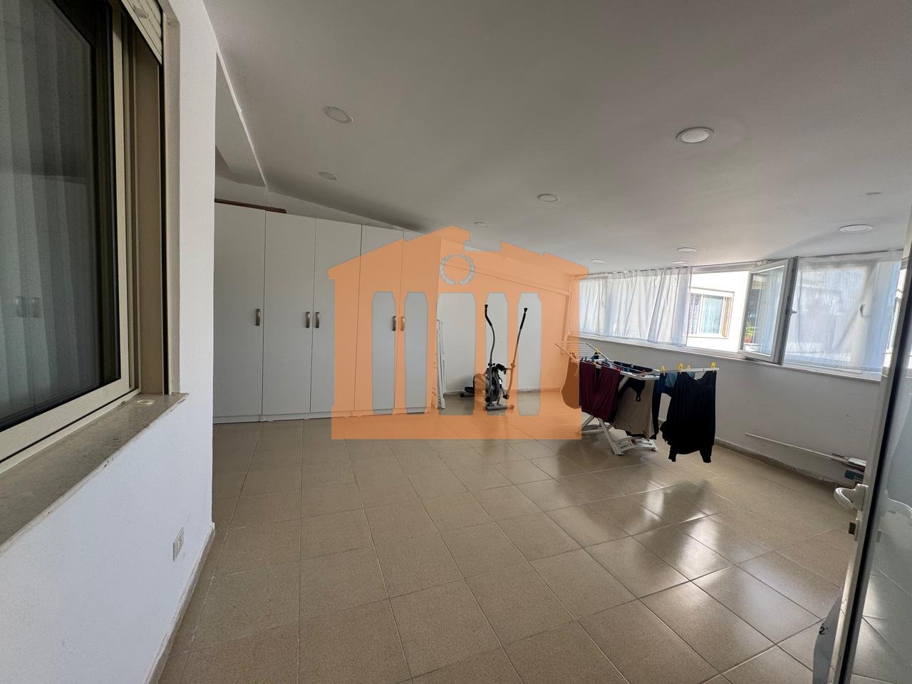 APPARTAMENTO 2+1+2 CON CUCINA SEPARATA + TERRAZZA ALL'EX URT, DURAZZO IN VENDITA!