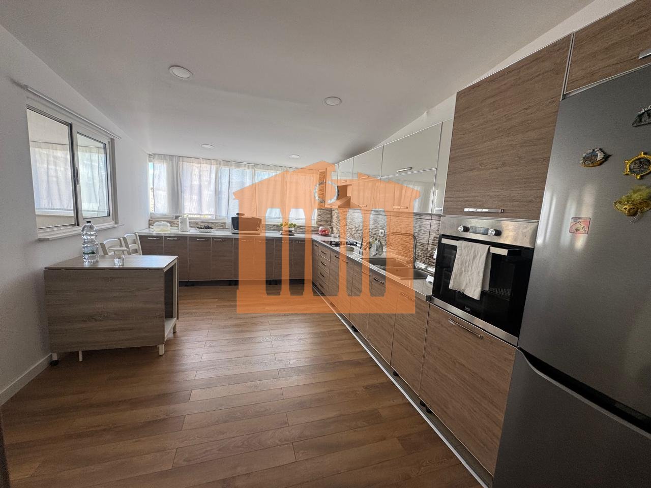 APPARTAMENTO 2+1+2 CON CUCINA SEPARATA + TERRAZZA ALL'EX URT, DURAZZO IN VENDITA!