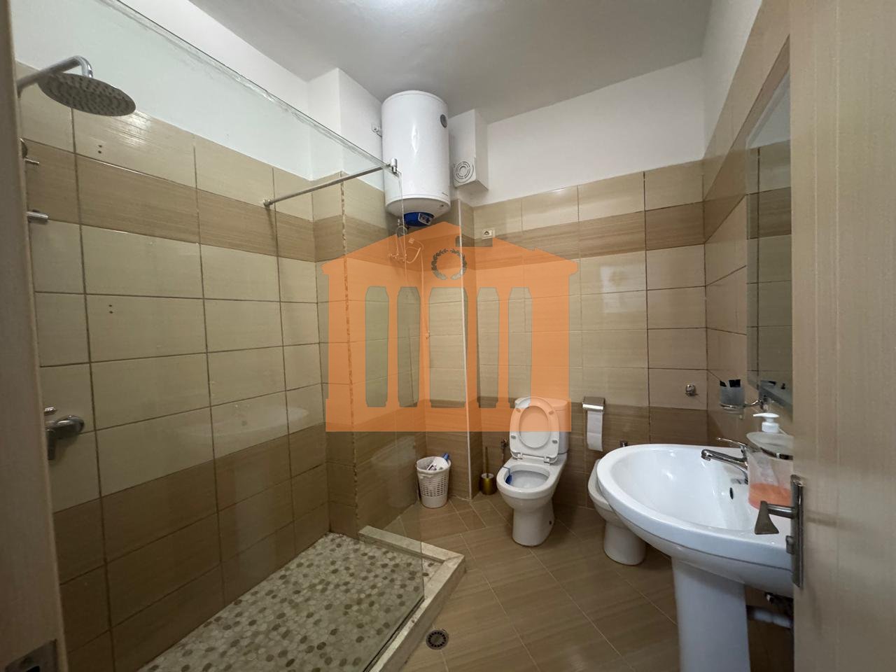 APPARTAMENTO 2+1+2 CON CUCINA SEPARATA + TERRAZZA ALL'EX URT, DURAZZO IN VENDITA!