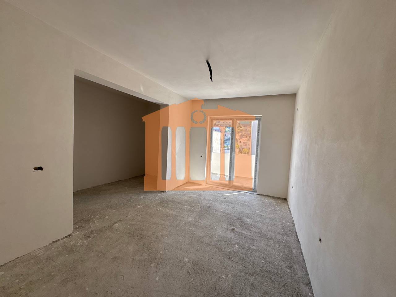 APPARTAMENTO 2+1 VICINO ALL'OSPEDALE A DURAZZO, IN VENDITA!