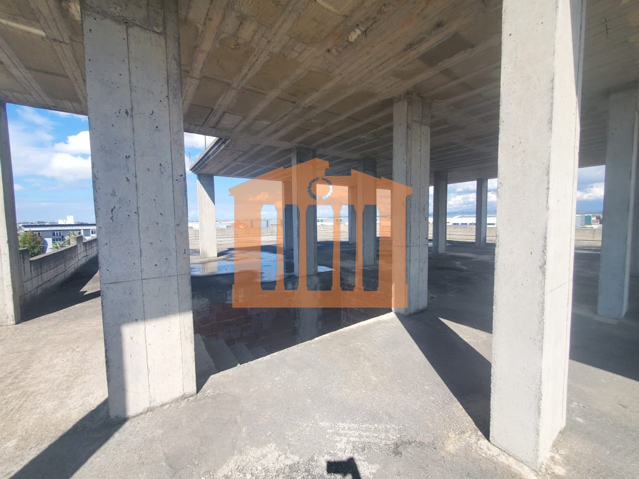 NDERTESE +TRUALL NE XHAFZOTAJ-DURRES, PER SHITJE!