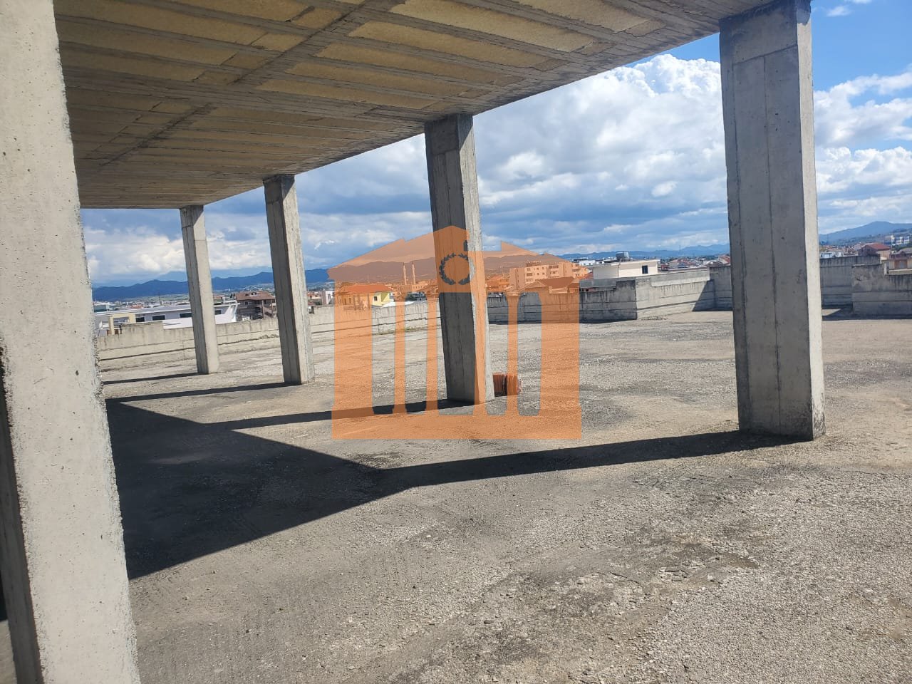 NDERTESE +TRUALL NE XHAFZOTAJ-DURRES, PER SHITJE!