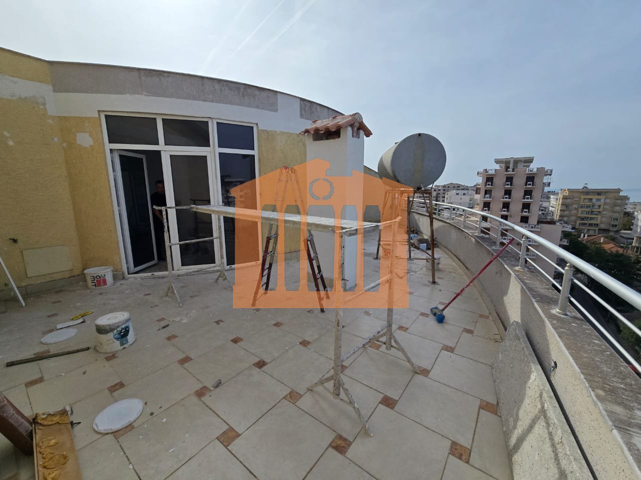 PAPAFINGO 3+1+2 WITH GARAGE FOR SALE!