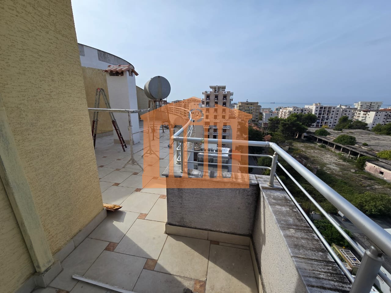 PAPAFINGO 3+1+2 WITH GARAGE FOR SALE!