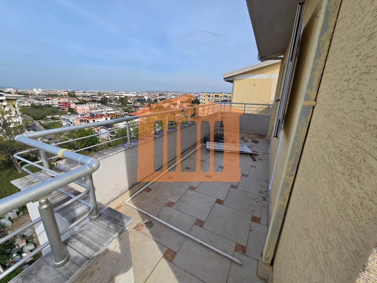 PAPAFINGO 3+1+2 WITH GARAGE FOR SALE!