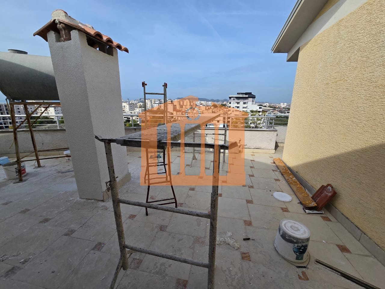 PAPAFINGO 3+1+2 WITH GARAGE FOR SALE!