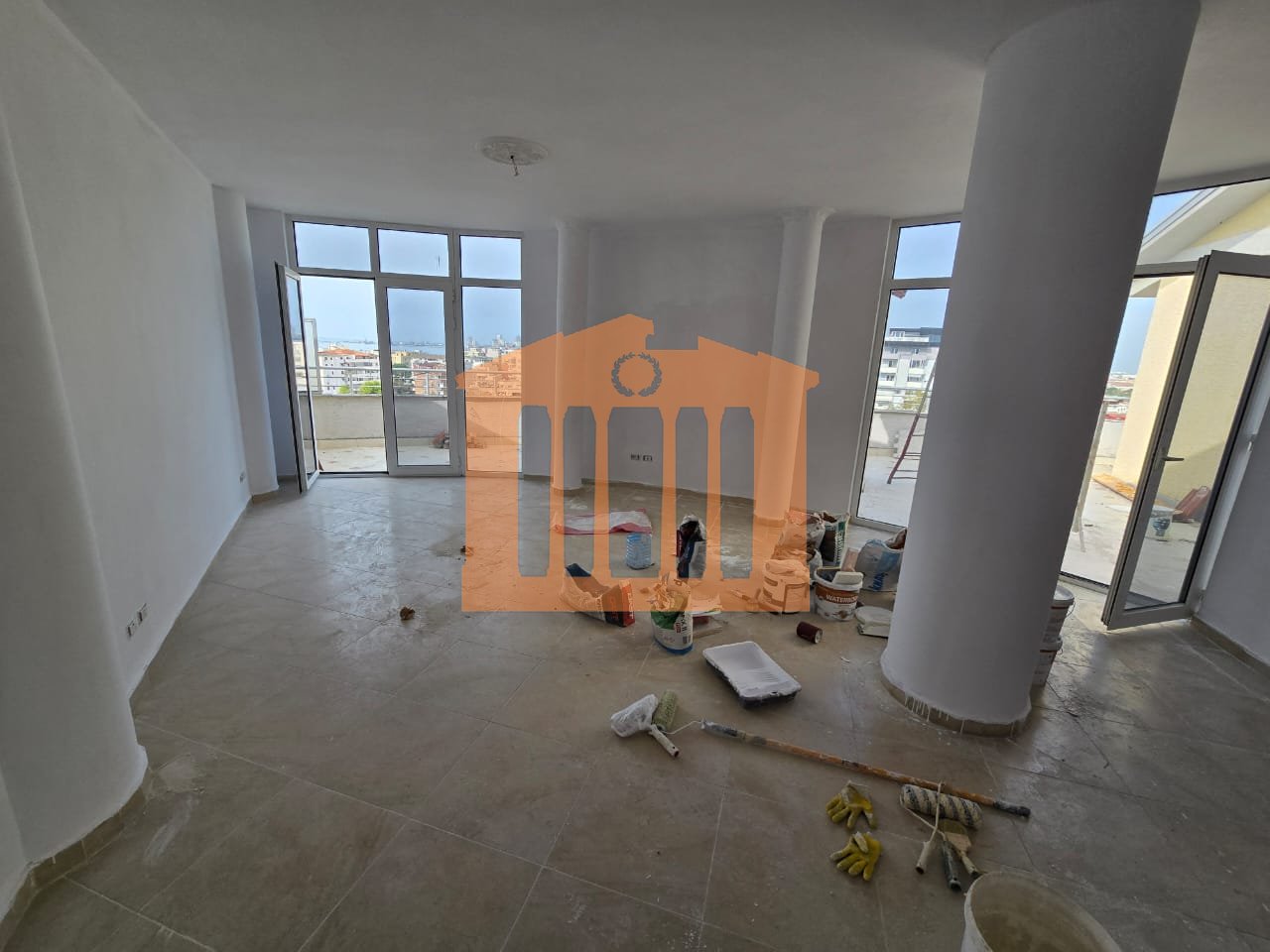 PAPAFINGO 3+1+2 WITH GARAGE FOR SALE!