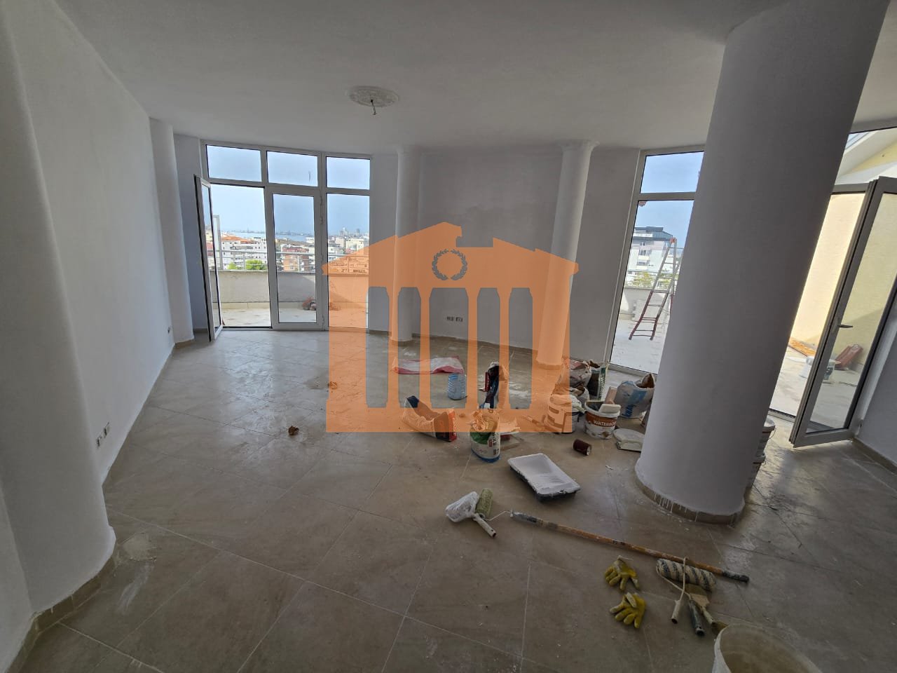 PAPAFINGO 3+1+2 WITH GARAGE FOR SALE!