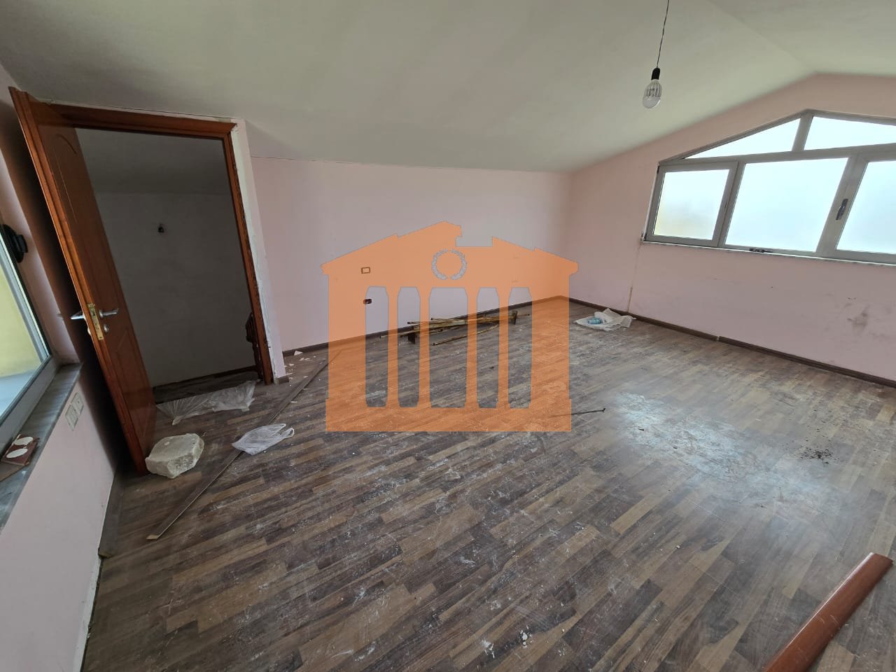 PAPAFINGO 3+1+2 WITH GARAGE FOR SALE!