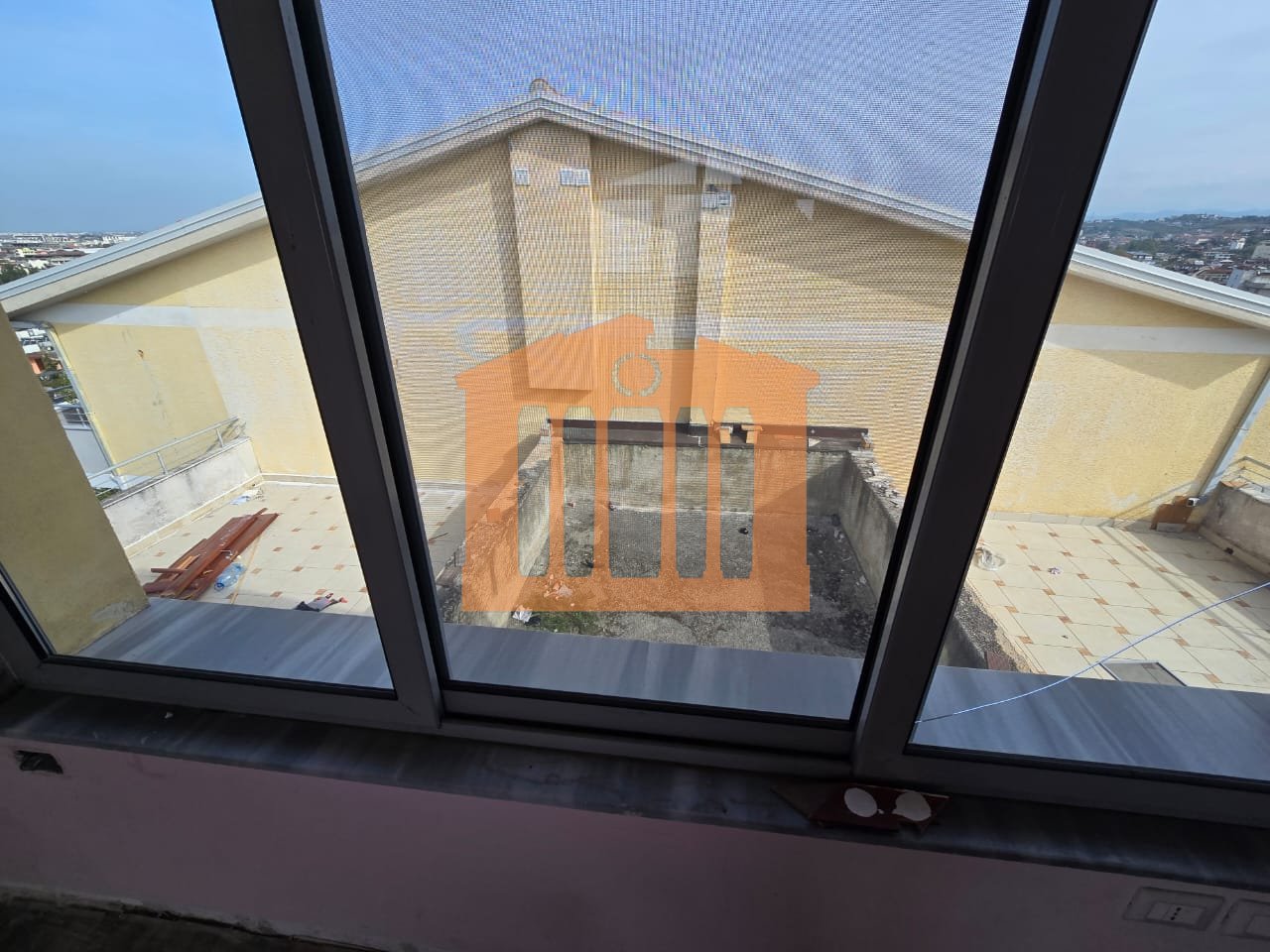 PAPAFINGO 3+1+2 WITH GARAGE FOR SALE!