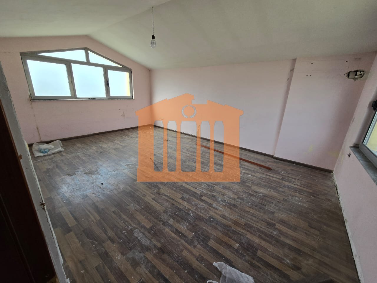 PAPAFINGO 3+1+2 WITH GARAGE FOR SALE!