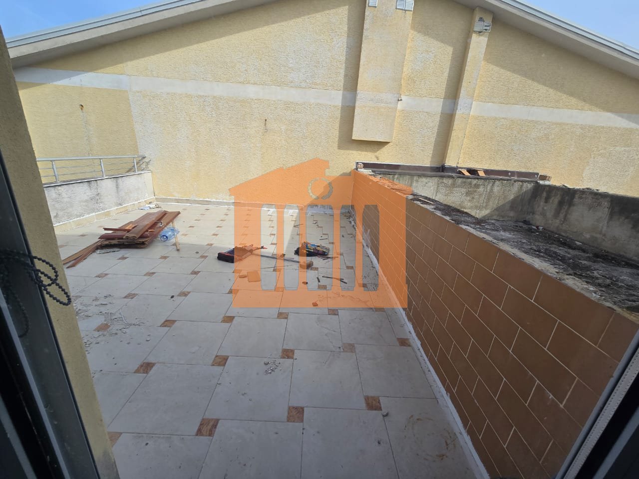 PAPAFINGO 3+1+2 WITH GARAGE FOR SALE!