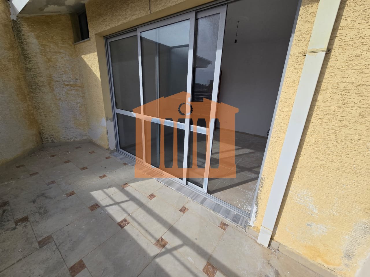 PAPAFINGO 3+1+2 WITH GARAGE FOR SALE!