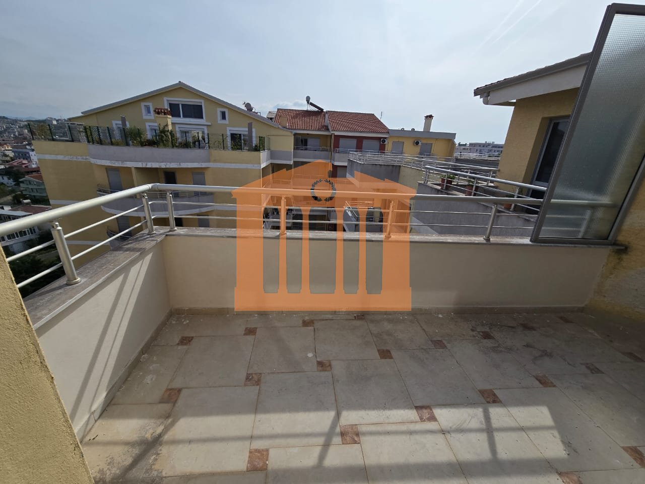 PAPAFINGO 3+1+2 WITH GARAGE FOR SALE!