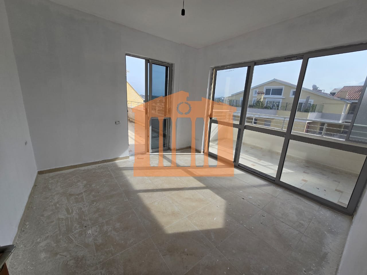 PAPAFINGO 3+1+2 WITH GARAGE FOR SALE!