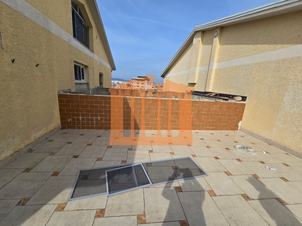 PAPAFINGO 3+1+2 WITH GARAGE FOR SALE!