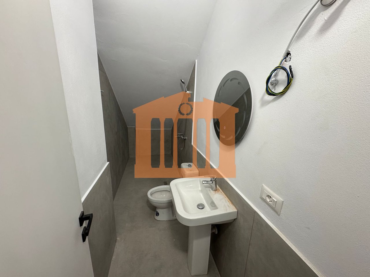 AMBIENT BIZNESI 60 M2 NE VOLLGA , PER QIRA !